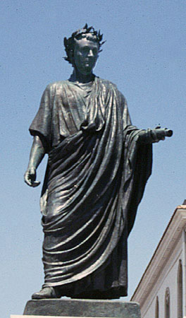 Statue of Horace.